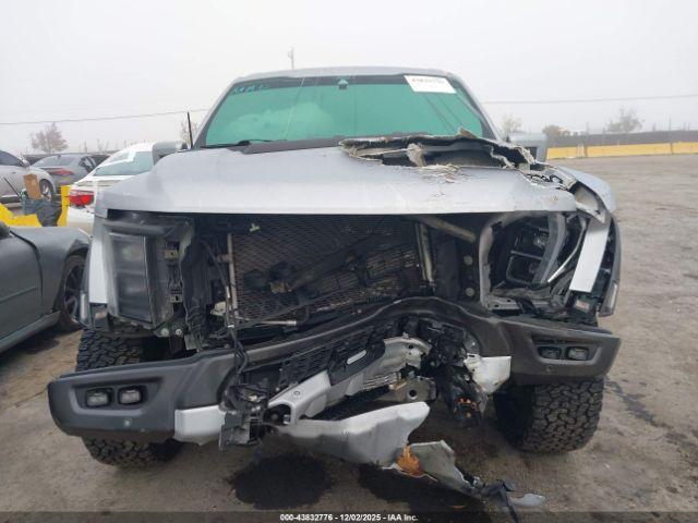 Ford F-150 Raptor Image 15