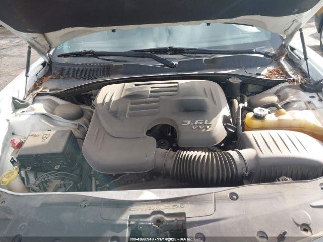 Dodge Charger Se Image 5