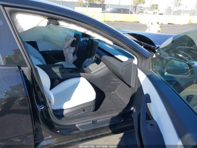 Tesla Model 3 Long Range All-wheel Drive Image 11