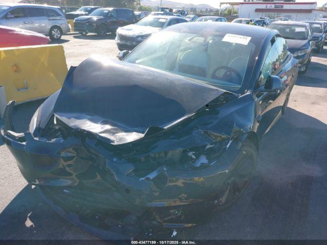 Tesla Model 3 Long Range All-wheel Drive Image 3