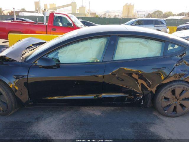 Tesla Model 3 Long Range All-wheel Drive Image 14