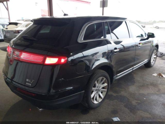 Lincoln MKT Livery Image 11