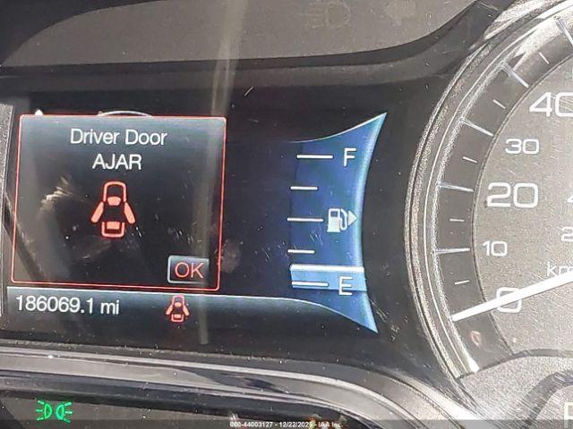 Lincoln MKT Livery Image 16