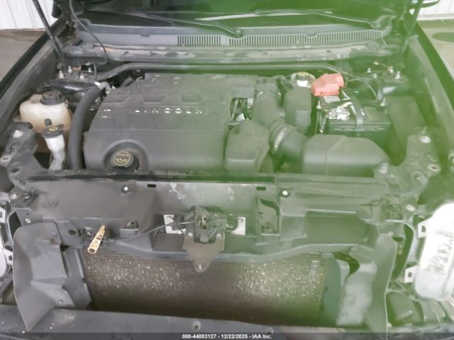 Lincoln MKT Livery Image 13