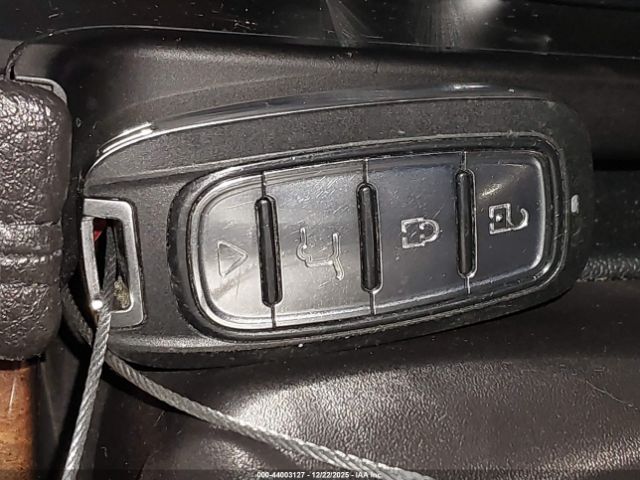 Lincoln MKT Livery Image 15