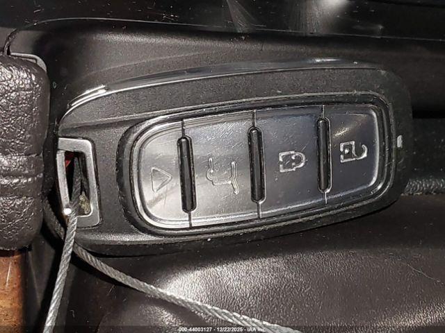 Lincoln MKT Livery Image 15