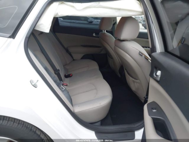 Kia Optima Lx Image 15