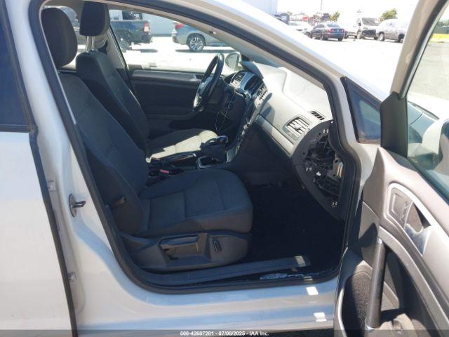 Volkswagen Golf Image 11