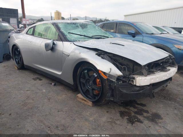  Salvage Nissan GT-R