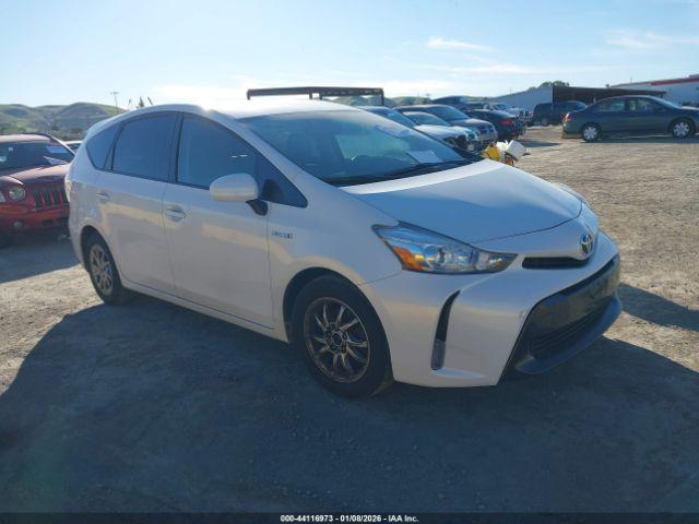  Salvage Toyota Prius v
