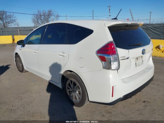 Toyota Prius v Four Image 6