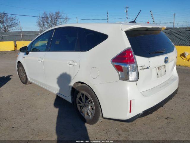 Toyota Prius v Four Image 6