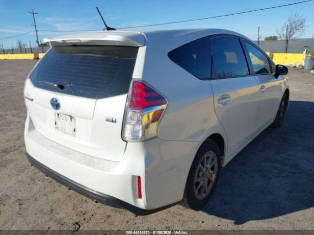 Toyota Prius v Four Image 4