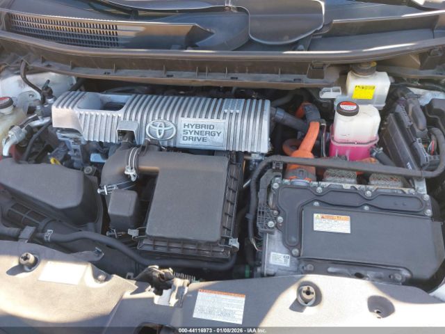 Toyota Prius v Four Image 7