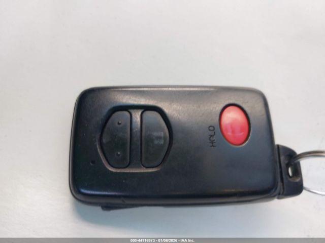 Toyota Prius v Four Image 13