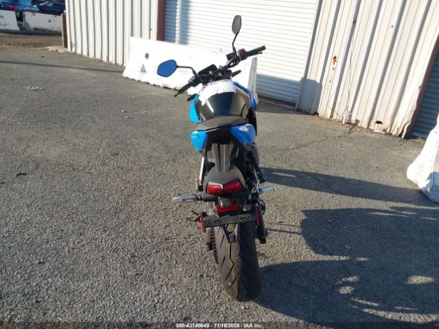 Suzuki Gsx800 R Image 4