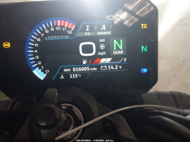 Suzuki Gsx800 R Image 11