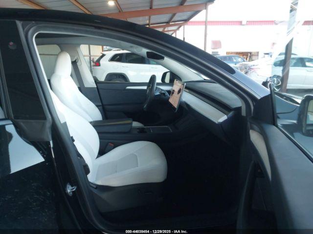 Tesla Model Y Long Range Dual Motor All-wheel Drive Image 5