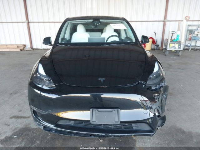 Tesla Model Y Long Range Dual Motor All-wheel Drive Image 8