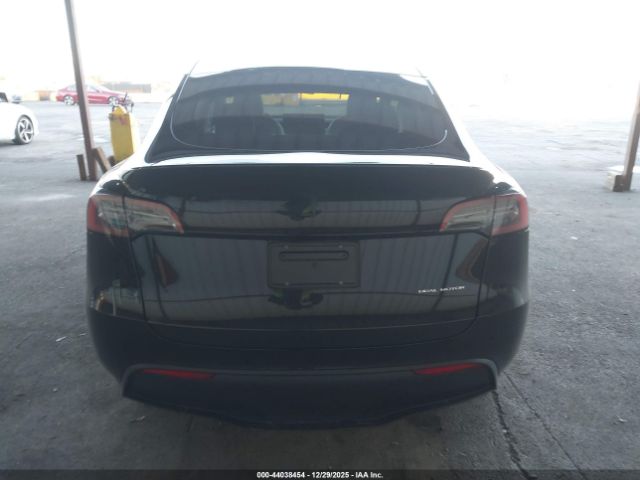 Tesla Model Y Long Range Dual Motor All-wheel Drive Image 11