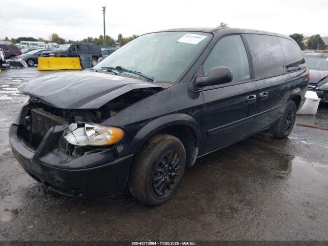 Chrysler Town & Country Lx Image 2