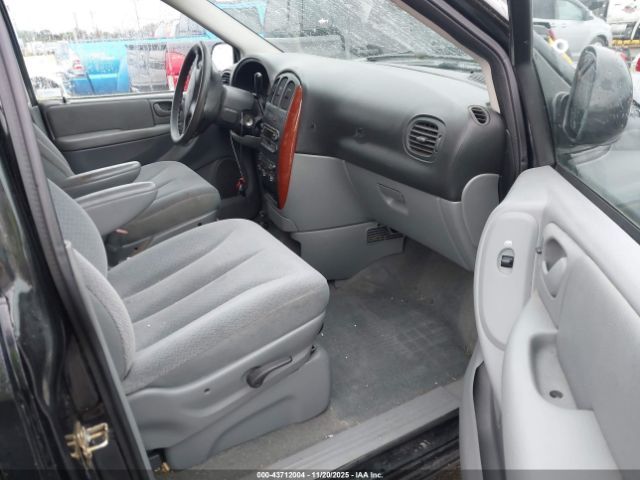 Chrysler Town & Country Lx Image 4