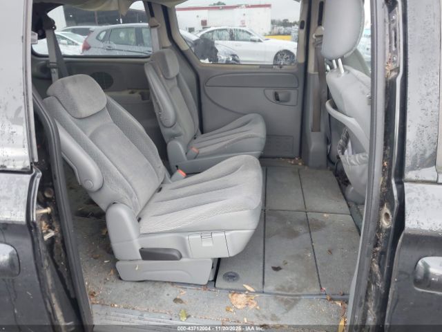 Chrysler Town & Country Lx Image 11