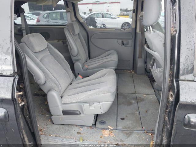 Chrysler Town & Country Lx Image 11