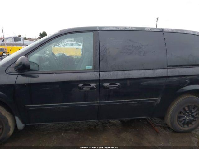 Chrysler Town & Country Lx Image 12