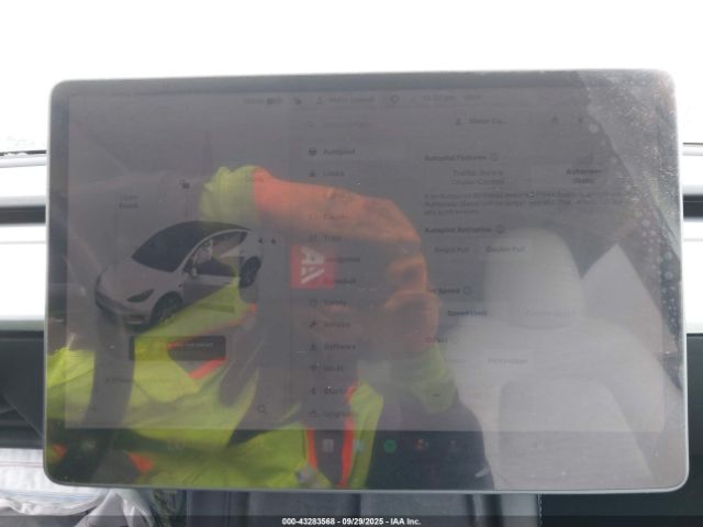 Tesla Model Y Image 2