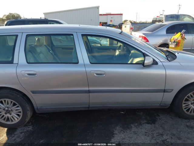 Volvo V70 2.4 Image 7