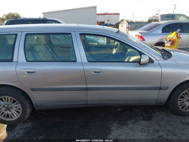 Volvo V70 2.4 Image 7