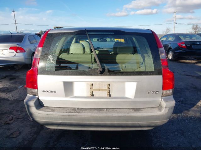 Volvo V70 2.4 Image 12